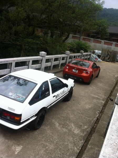 AE86 VS GT86