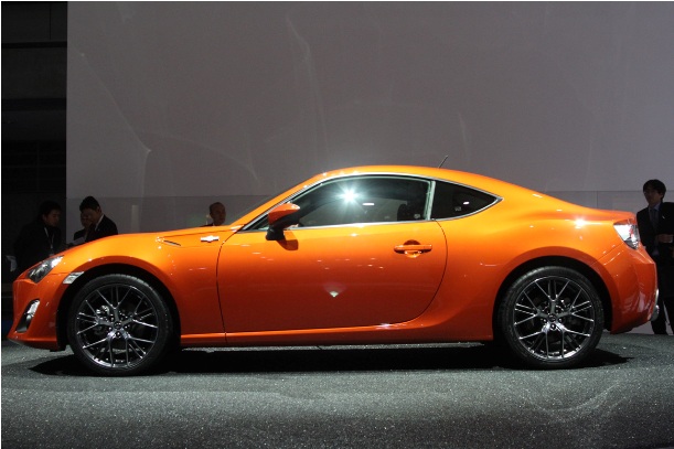 2012-toyota-gt-86-left-view.jpg