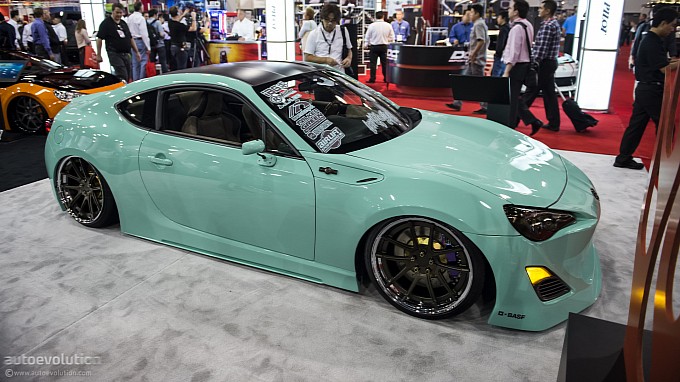 2012-sema-minty-fresh-scion-fr-s-live-photos-medium_5.jpg