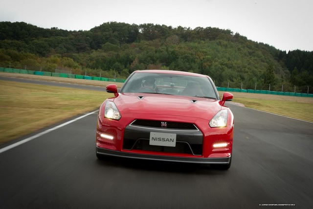 2013-nissan-gt-r-62.jpg