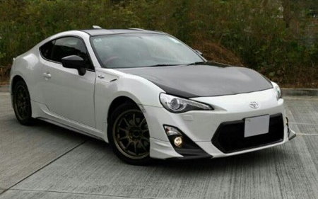 86 CARBON 引擎蓋