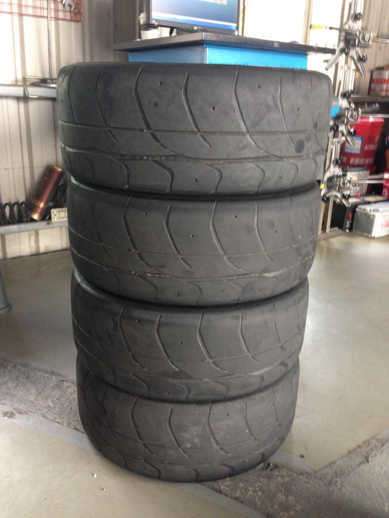 FNT01ĭL(225/40 R18)