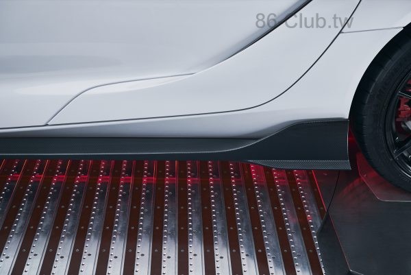 Supra-A91-CF-Detail-SideRockerPanel_WindTunnel_0768-600x401.jpg